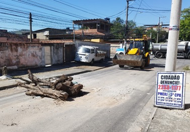 PM retira 28 toneladas de barricadas de ruas em São Joao de Meriti